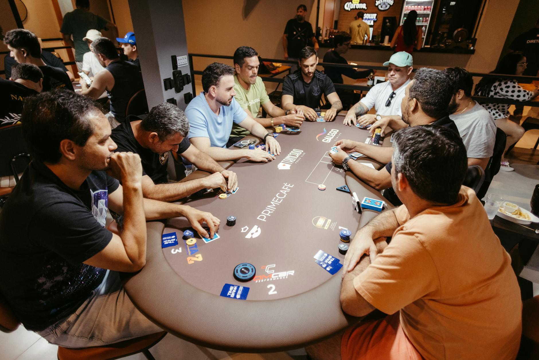 Hình minh họa giúp người mới dễ hình dung thứ tự tay bài trong poker.